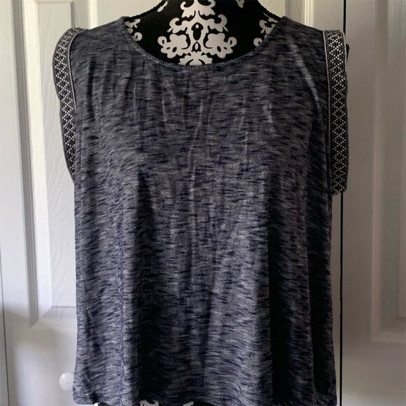 W5 Women's XL Blue Sleeveless Knit Tank Top with Embroidered Accents - Picture 1 of 9